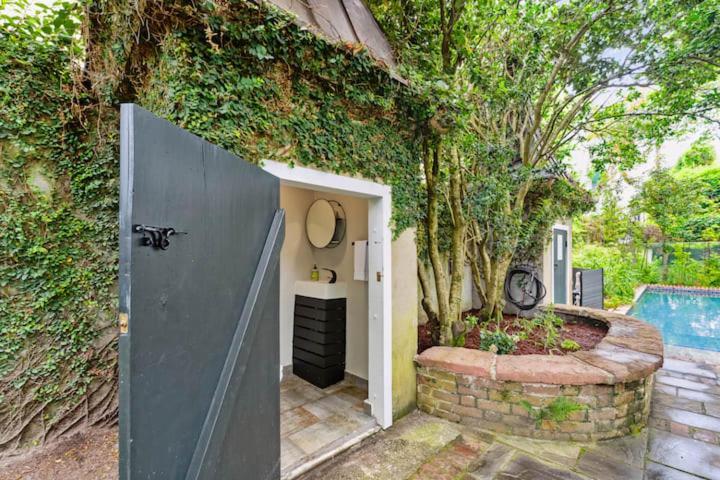 Serene Cottage With Beautiful Garden And Heated Pool Charleston Exteriör bild